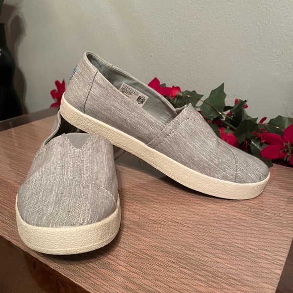 TOMS Avalon Slip Ons - Picture 2 of 8